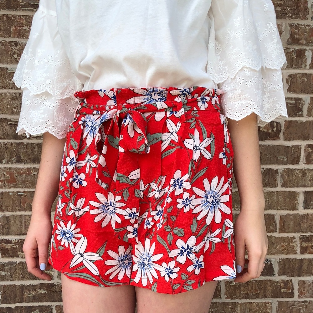 🌼🌼SALE🌼🌼 NWT Floral Sash Tie Shorts